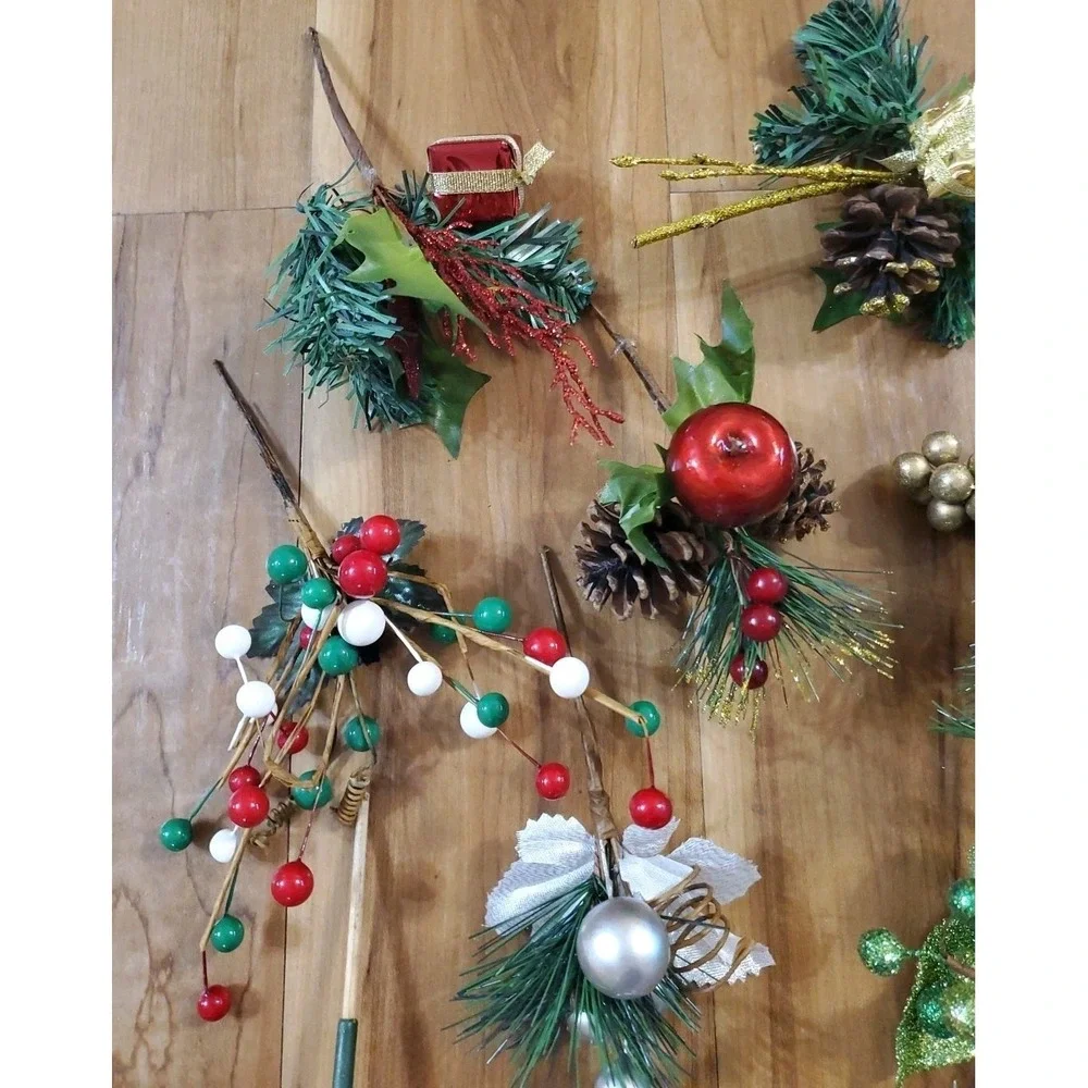 Lot Of Christmas Floral Picks Fruit Berries Pinecones Presents Lot Of 12‎